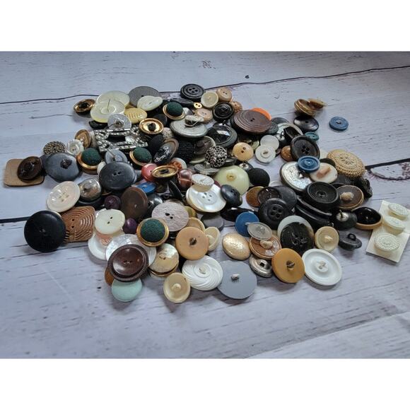 Vtg Mixed Lot All Types Buttons 188 Pieces Wood Metal Plastic Small To Large - Picture 12 of 12